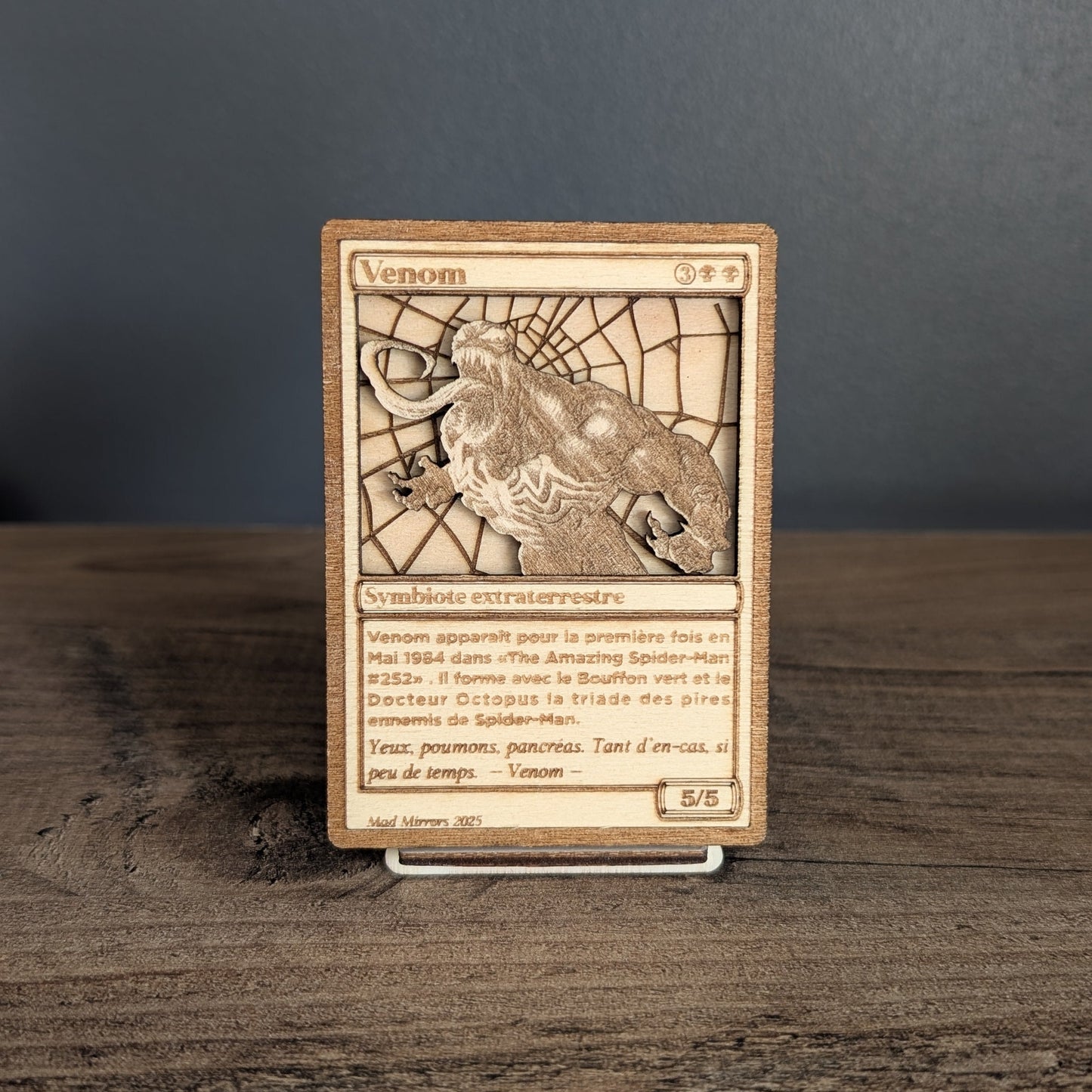 Carte Venom avec fond toile et gravure fine