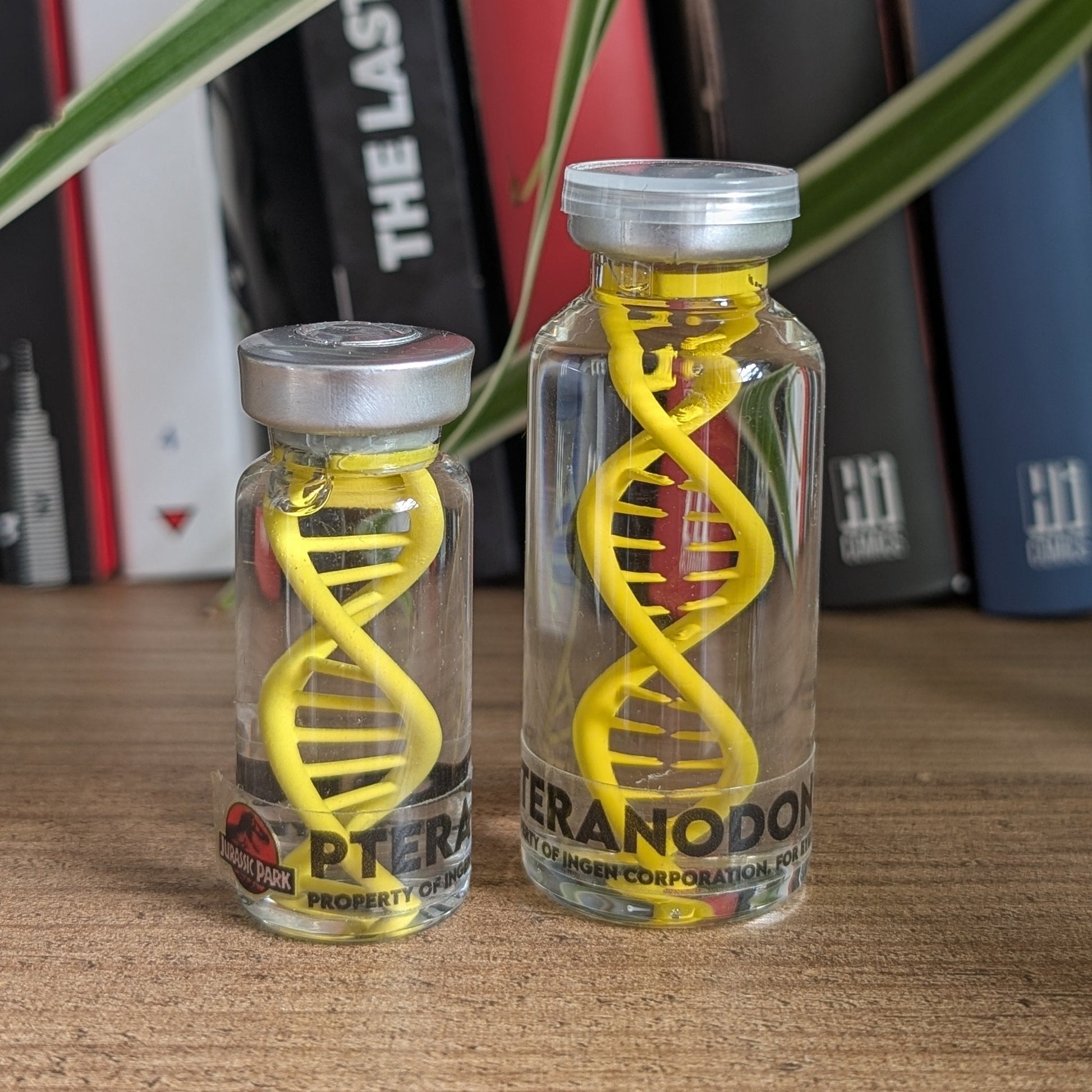 Comparaison des tailles de la fiole d'ADN Pteranodon en 20 et 30mL.