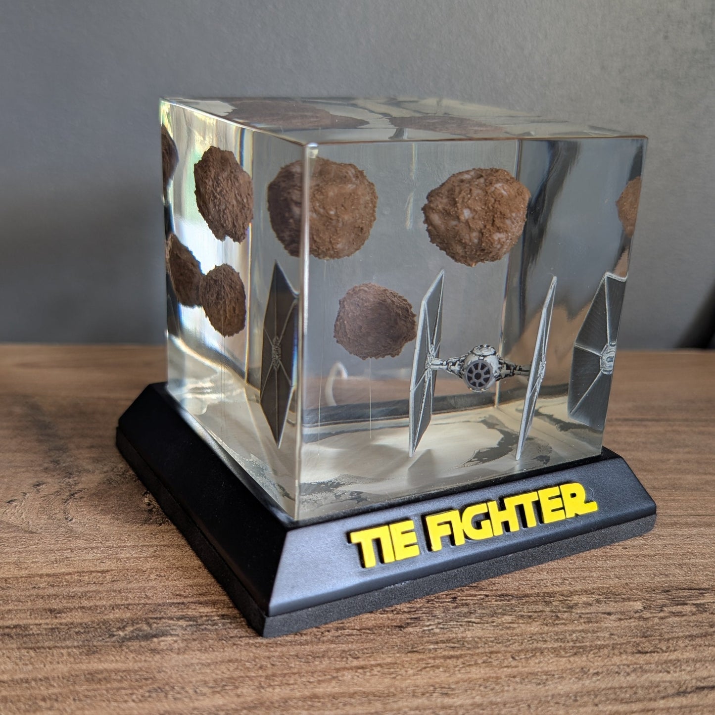 Lampe Tie Fighter 1 sur étagère