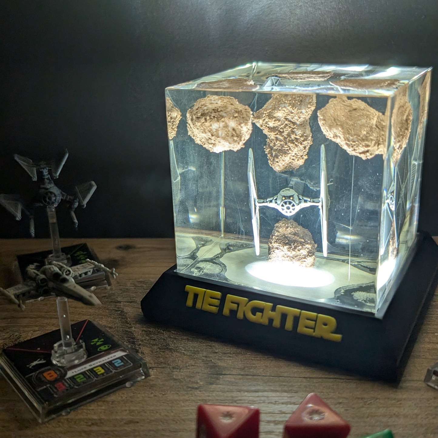 Vue de face Tie Fighter de nuit