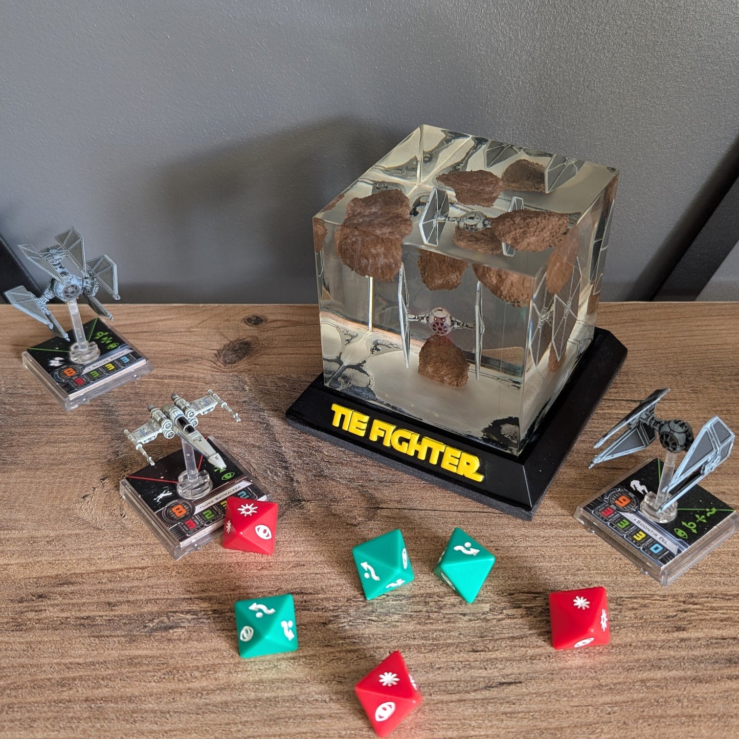 Lampe Tie Fighter avec décor X-wing