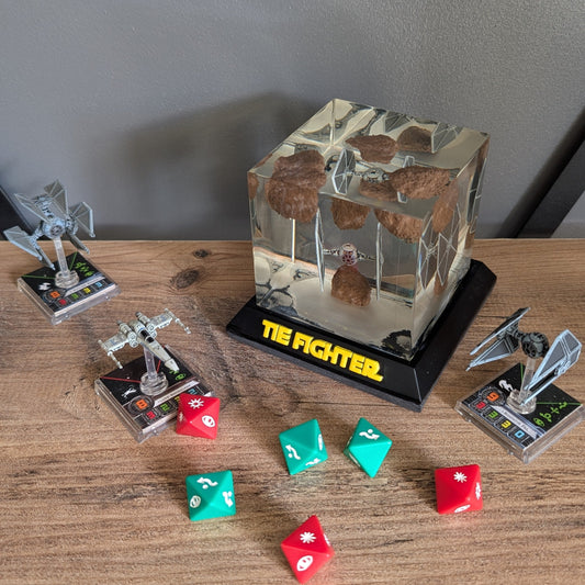 Lampe Tie Fighter avec décor X-wing