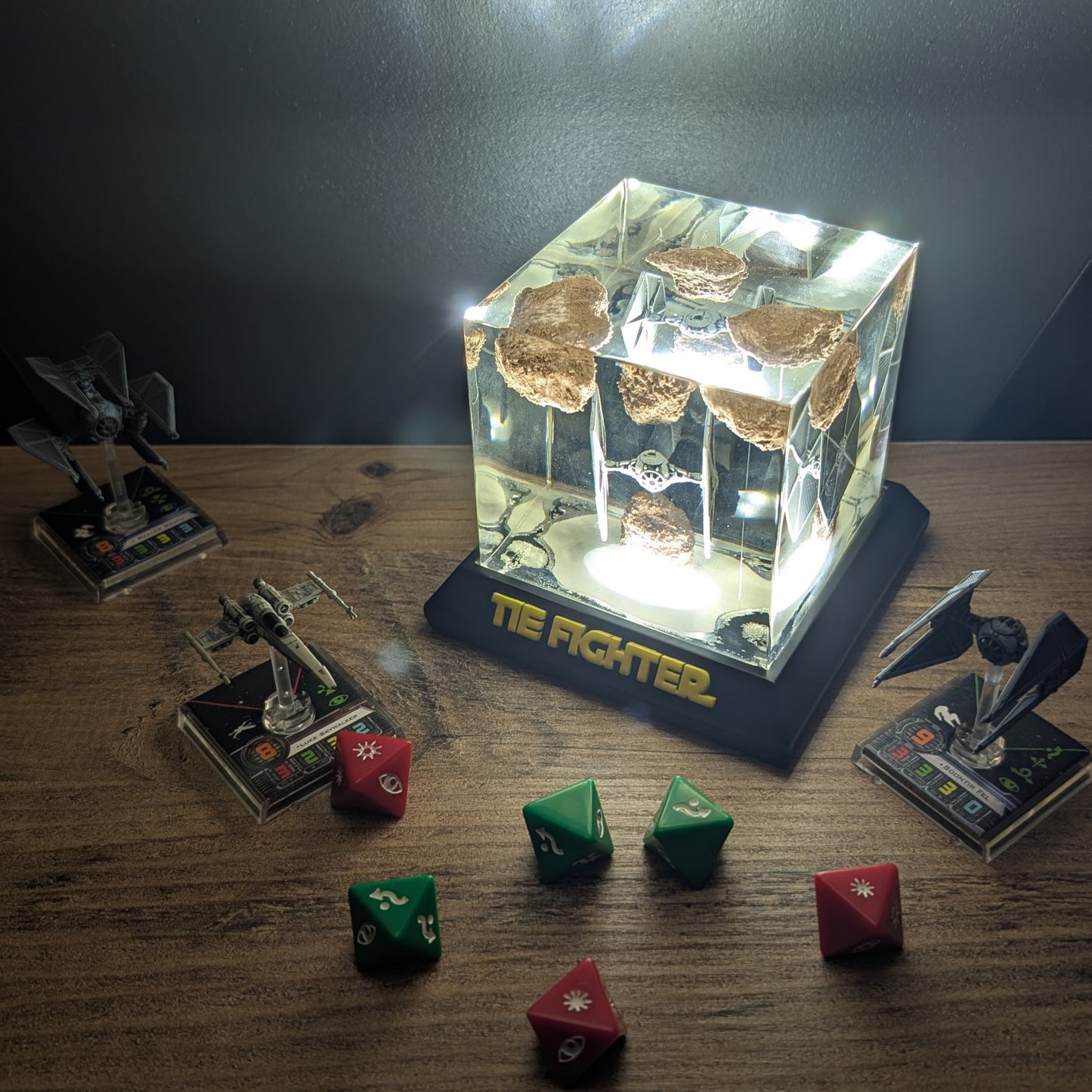 Lampe Tie Fighter avec décor X-wing de nuit