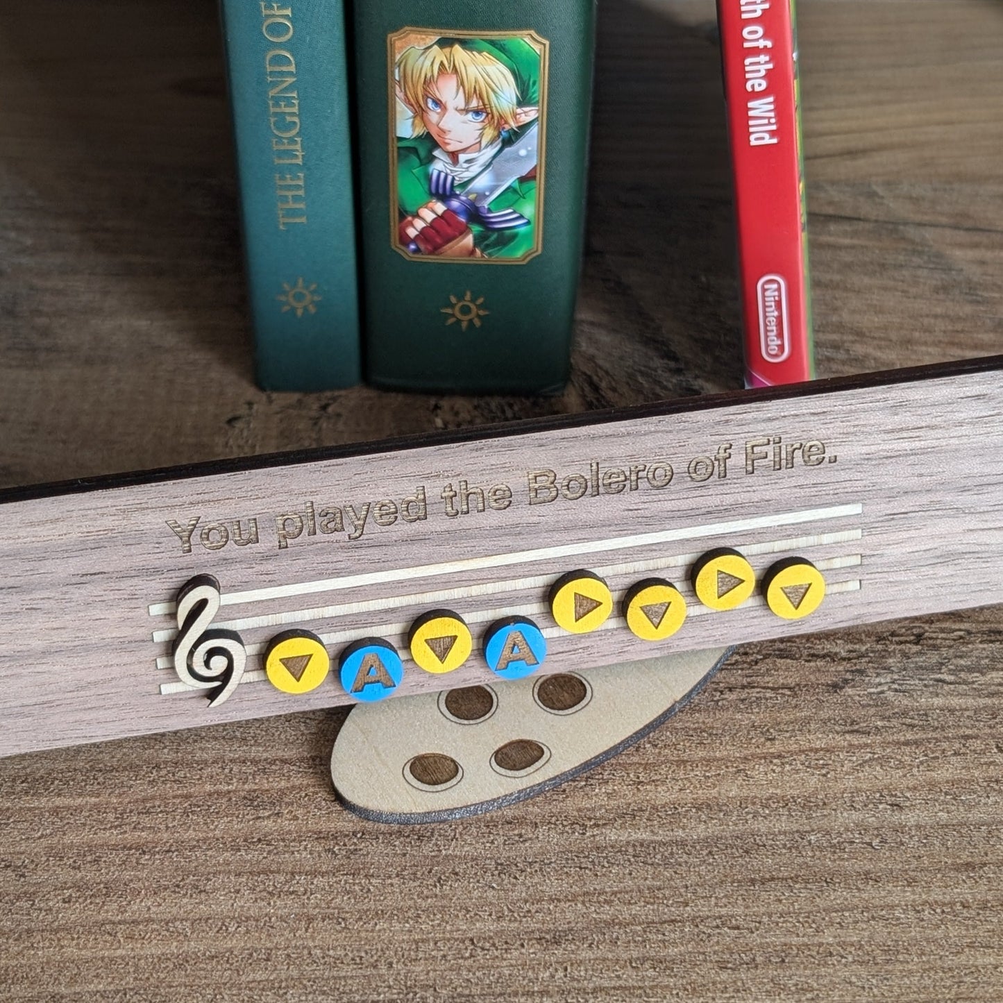 Boléro du Feu et son présentoir en forme d'ocarina