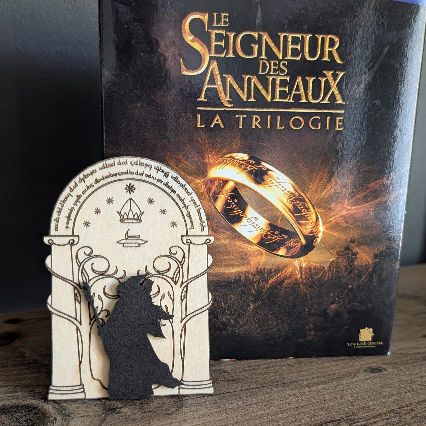 Décoration geek Seigneur des Anneaux : porte de Durin en bois