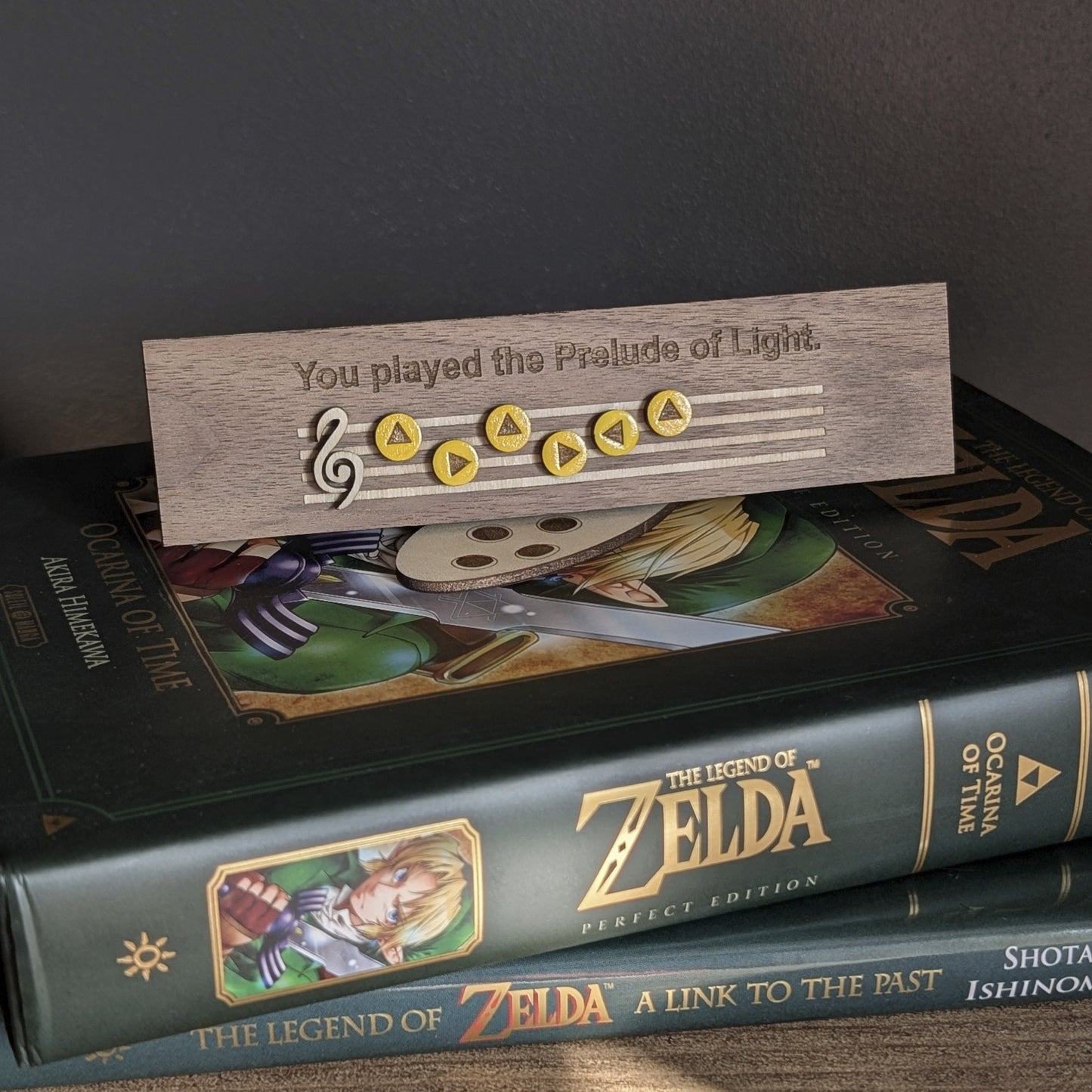 Mélodie du Prélude de la Lumière présentée sur des livres Zelda