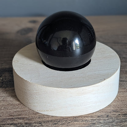 Matéria légendaire – Réplique Final Fantasy rétroéclairée par une base en bois personnalisable