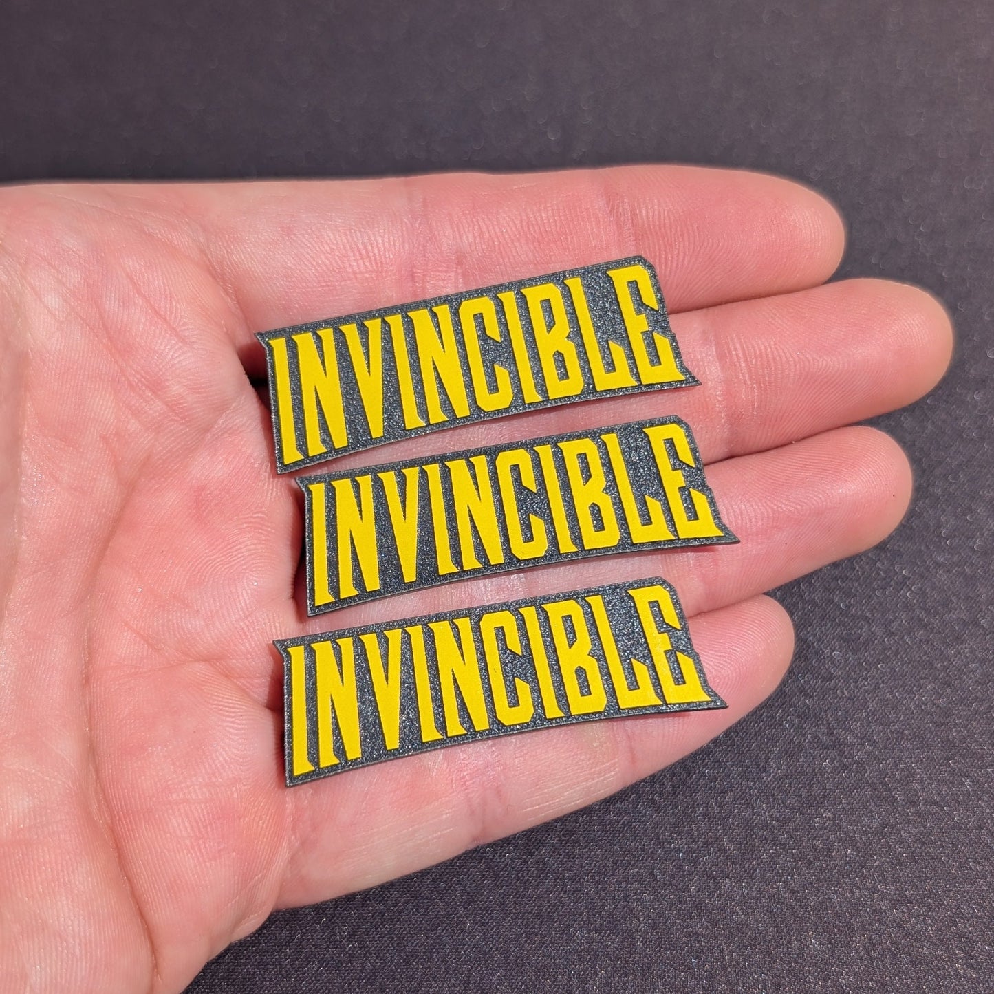Broche Invincible
