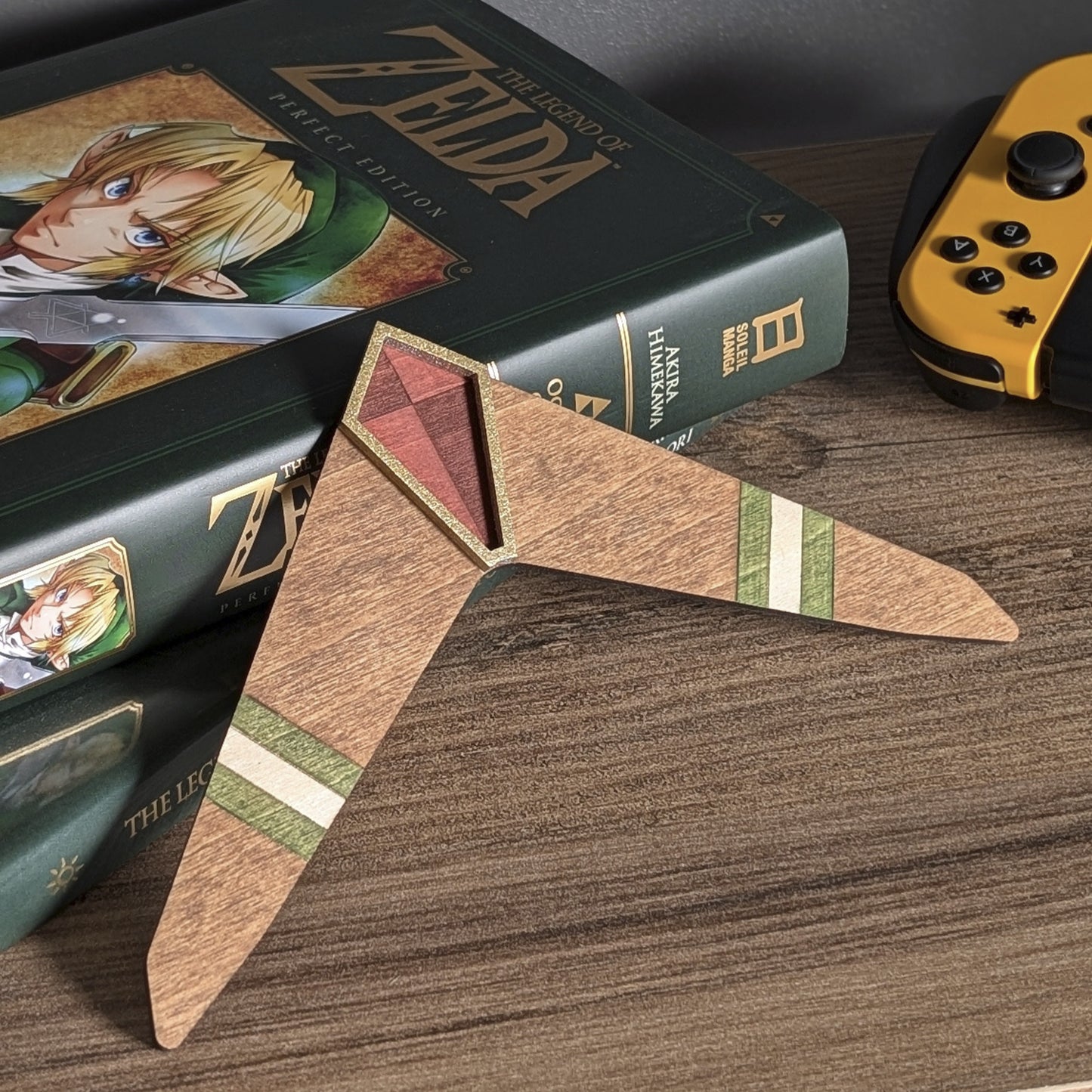 Boomerang Zelda Ocarina of Time en bois gravé, vue de face