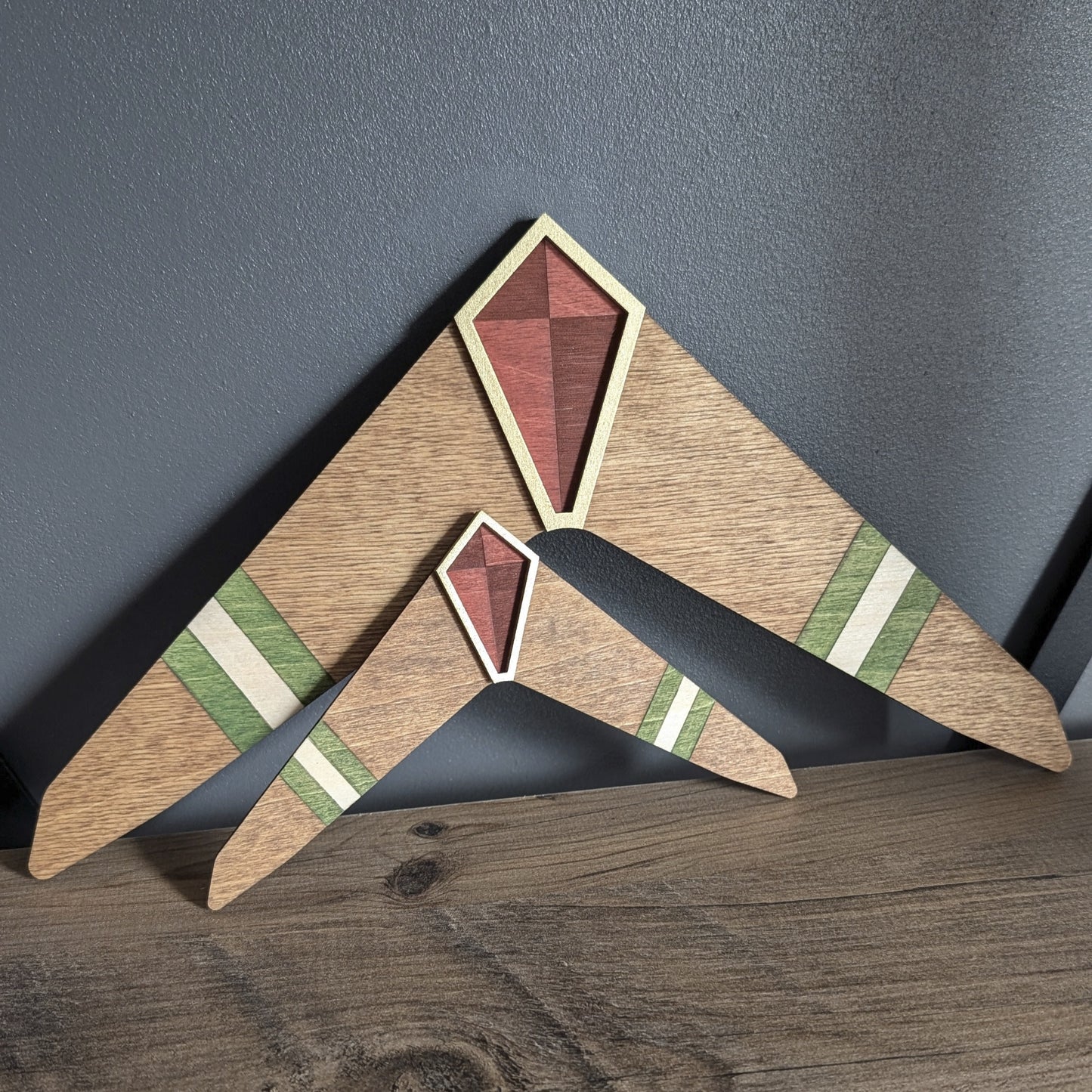 Vue d’ensemble des boomerangs Zelda avec fond sombre

