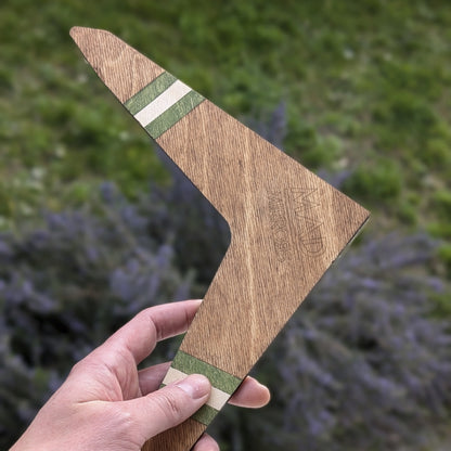 Vue arrière du boomerang Zelda en bois naturel