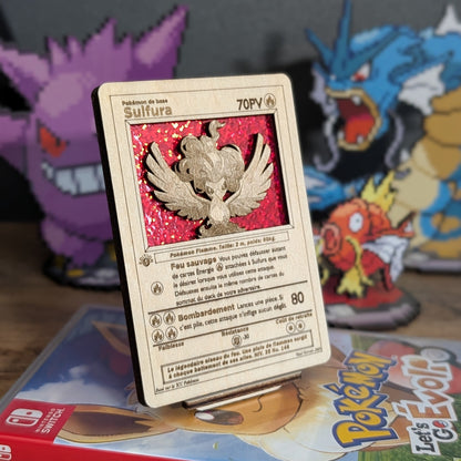 Carte 3D en bois Pokémon avec fond holographique et présentoir Pokédex
