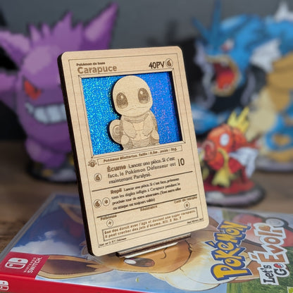 Carte 3D en bois Pokémon avec fond holographique et présentoir Pokédex