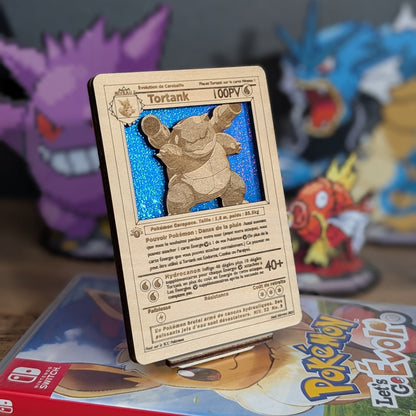 Carte 3D en bois Pokémon avec fond holographique et présentoir Pokédex