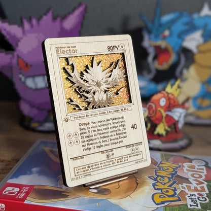 Carte 3D en bois Pokémon avec fond holographique et présentoir Pokédex