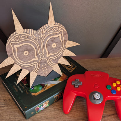 Vue de dessus du masque avec son présentoir imprimé en 3D pour facilement l'exposer n'importe où